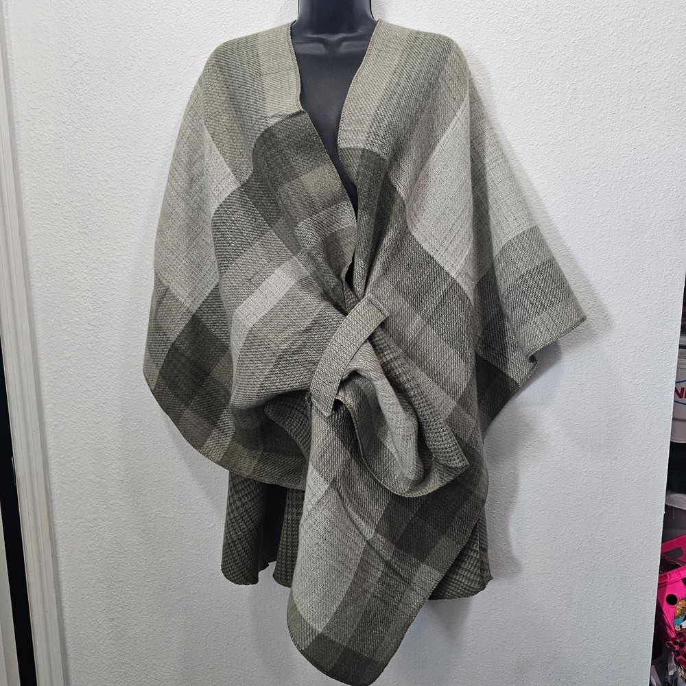 Brand New! Woolrich Reversible Gray Plaid Wrap Style Poncho